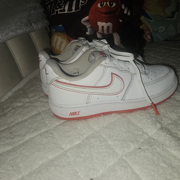 Nike Kids White and Pink Sneakers - Picture 2 of 12
